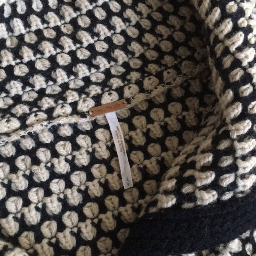 Free People UNIQUE! Chunky cardigan sweater. Great Condition. - Picture 5 of 8